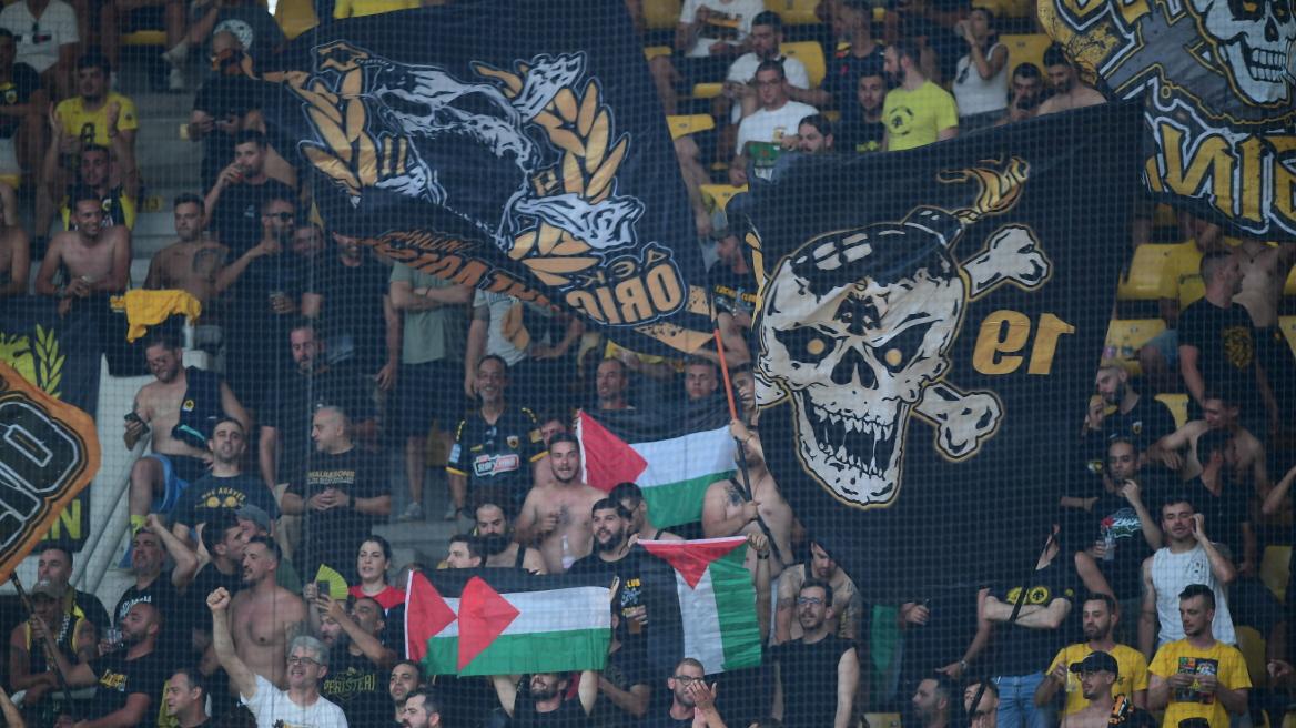 Συνθήματα υπέρ της Παλαιστίνης από οπαδούς της ΑΕΚ και η αντίδραση των Ισραηλινών θεατών στο γήπεδο
