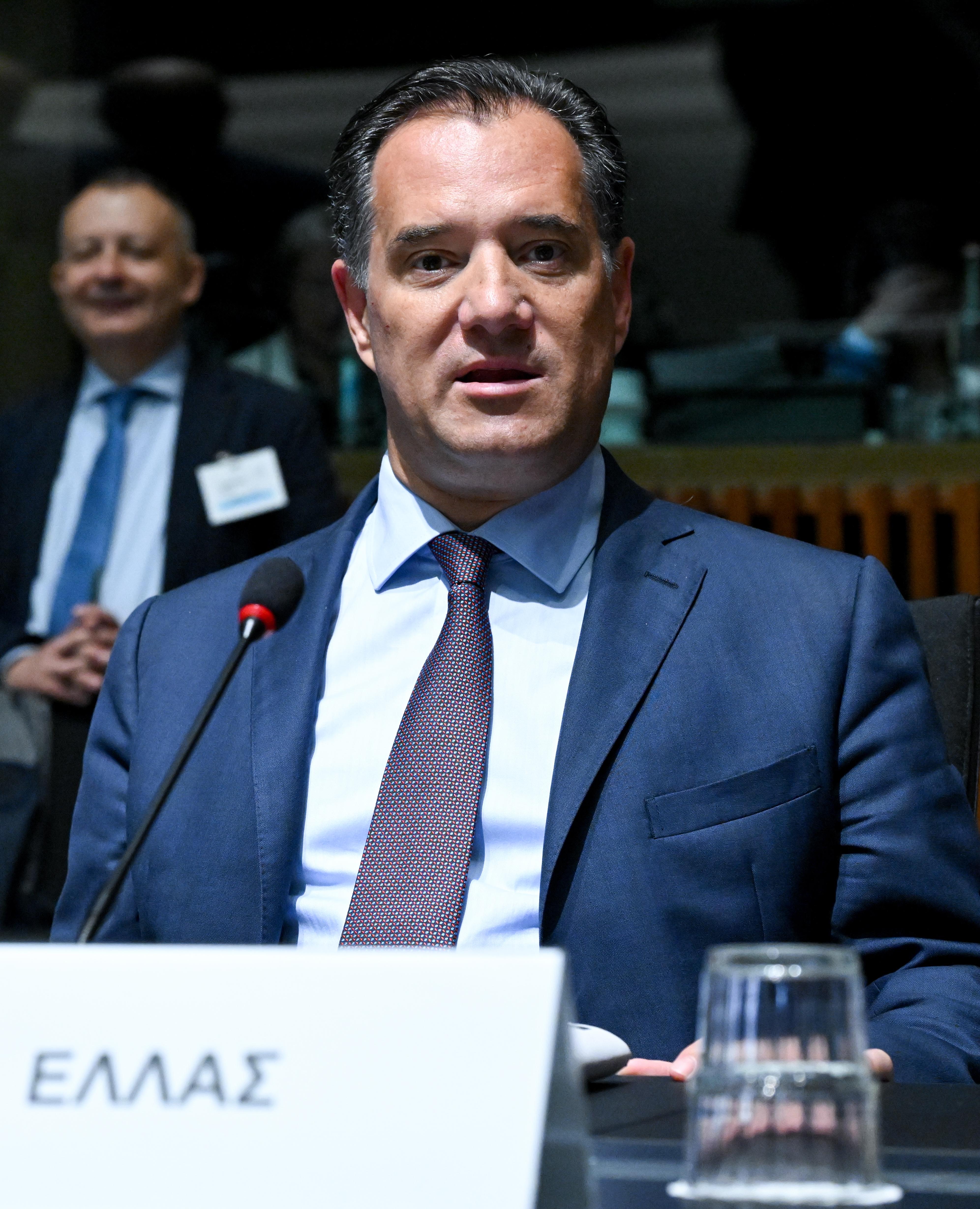 Άδωνις Γεωργιάδης σχολιάζει τα πανό υπέρ της Παλαιστίνης στον αγώνα ΑΕΚ Χάποελ Μπερ Σεβά Ανάλυση της πολιτικής τοποθέτησης και των διεθνών σχέσεων Συστάσεις για την αντιμετώπιση πολιτικών μηνυμάτων σε αθλητικές εκδηλώσεις